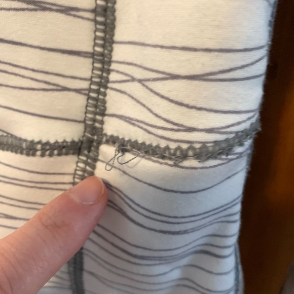 Avalanche black and white sweater, size small - Picture 6 of 6